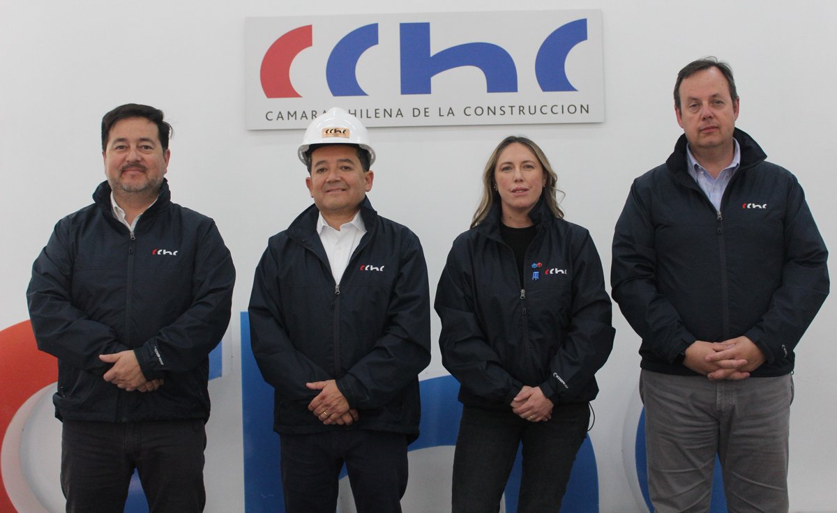 CChCAtacama's tweet photo. 🙌🏼Cristian Alzamora es el nuevo presidente electo de la CChC #Atacama. La nueva Mesa Directiva Regional además está integrada por Tania Borcosky e Iván González, como vicepresidentes, y Juan Pablo Hinojosa, como past presidente.

¡Mucho éxito en este importante desafío!💪👏 https://t.co/CE4GMZzD1J