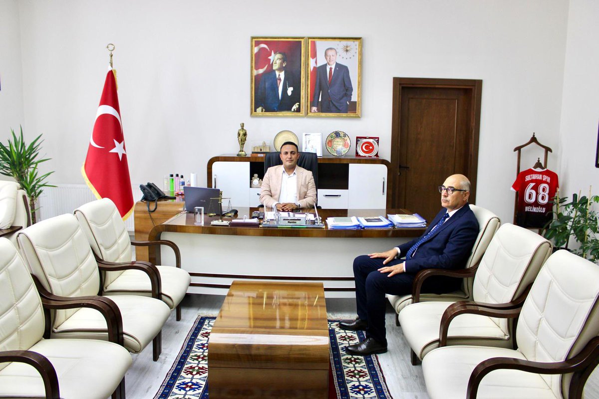 TC_sultanhani's tweet photo. Kaymakamımız Sn.Abdullah MELİKOĞLU, İlçemize Milli Eğitim Müdürü olarak atanan Sn.Mehmet Ali ASLANHAN’ı makamında kabul ederek yeni görevinde başarılar diledi. https://t.co/RAWMXKw2Cv