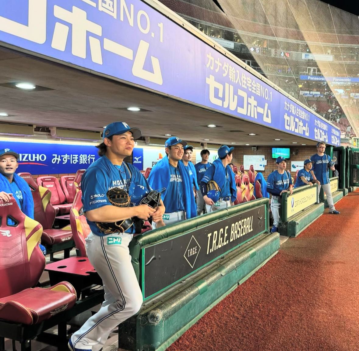 suuuun__iili's tweet photo. 柳川くんのヒーローインタビューをハム戦士達ニコニコで可愛いな
#lovefighters https://t.co/UOx7CaaDOf