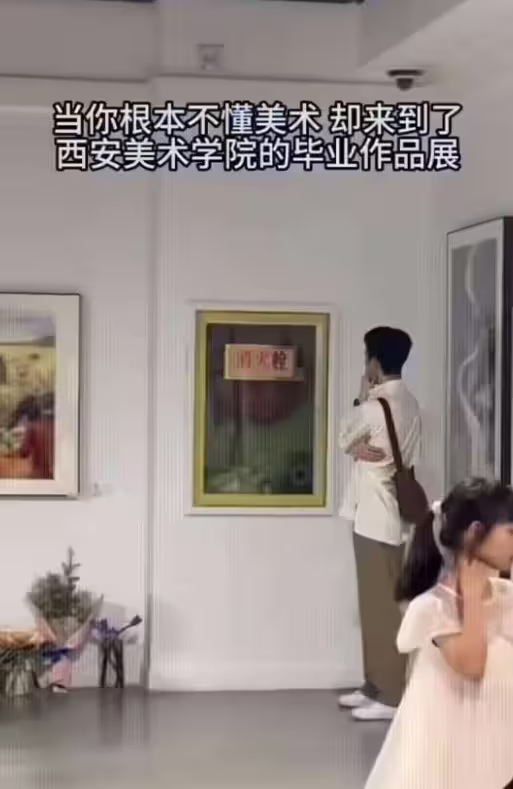 YunJiu's tweet photo. 我：你别说这玩意儿挺像消防栓 https://t.co/QBjO8oaTK8