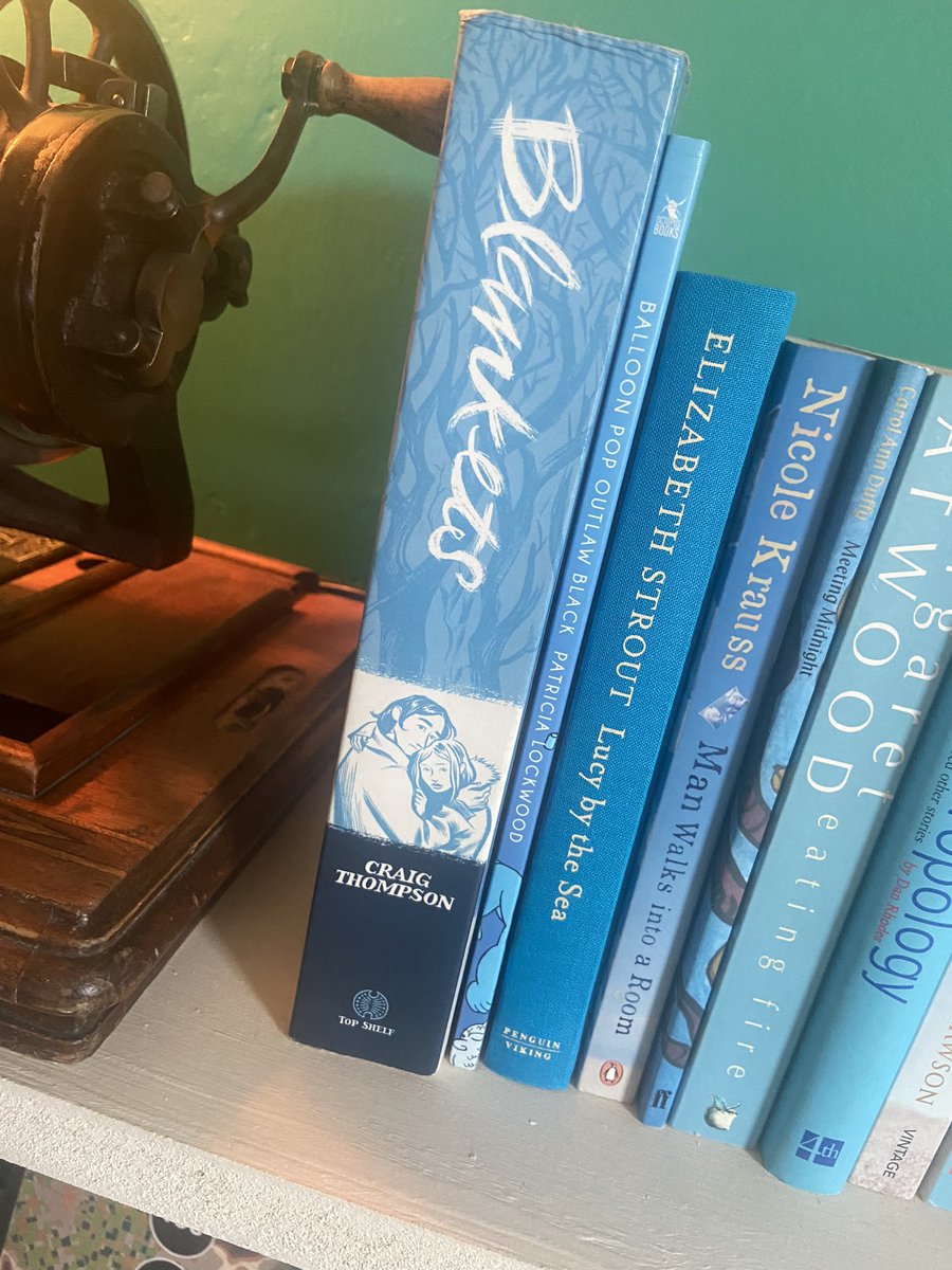 Obviously banning *any* book is appalling and an affront to a free society, but ‘Blankets’ is in my Top Ten All Time Books, so this ban is particularly egregious… (you’ll see another “banned” author peaking into frame there 🤪)
theguardian.com/books/article/…