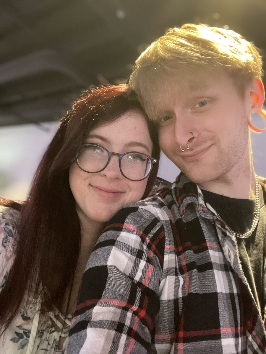 HolyMoleys's tweet photo. 9 months , 1434 miles apart , Maryland to Texas , 4 Trips (Dallas , Maryland Twice and now Our current home Town) and one discord call that I managed by asking in the most middle school way. I made the drive and we finally moved in together , I love you so much @Hailey  Forever+ https://t.co/RhrcGg4YXr