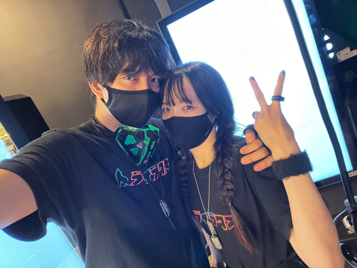 MASKEDGUNNER's tweet image. #ONとOFFのときの自分を貼る

夫婦揃って顔がいいからよ〜〜〜…つい2人分載せちまったぜ〜〜〜〜〜〜……

#3Re #VARBOX