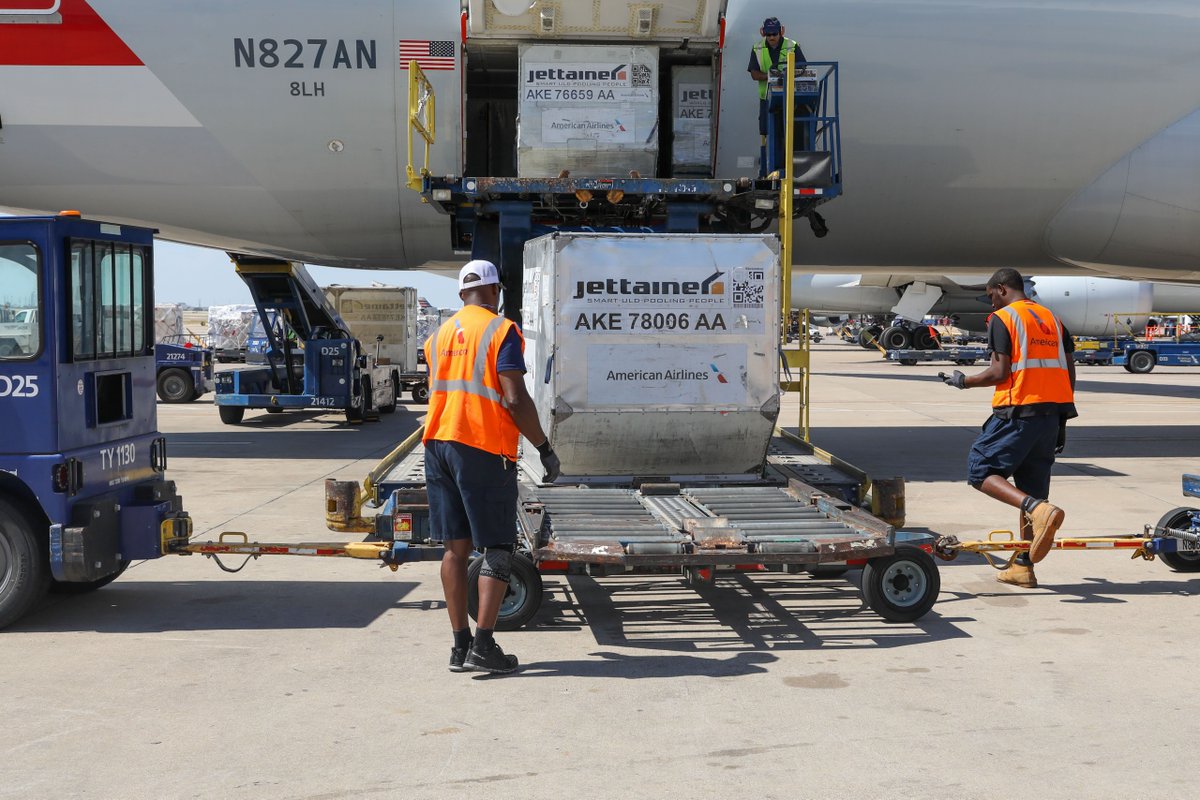 DFWAirport's tweet photo. Shoutout to our #OneDFW partners working tirelessly in the summer heat! π Your dedication keeps every trip and cargo flight on track.
We appreciate you β stay hydrated and safe out there! βοΈπ₯΅βοΈ https://t.co/6k6Dg1yc1U