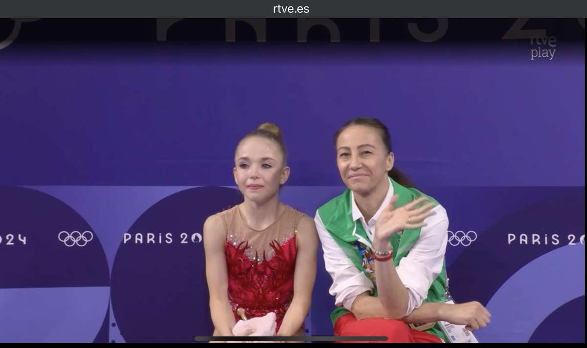 hambredetapiz's tweet photo. Es que no estoy nada bien… o sea me va a costar mucho digerir todo esto 💔 #RhythmicGymnastics https://t.co/HoFABSWCph