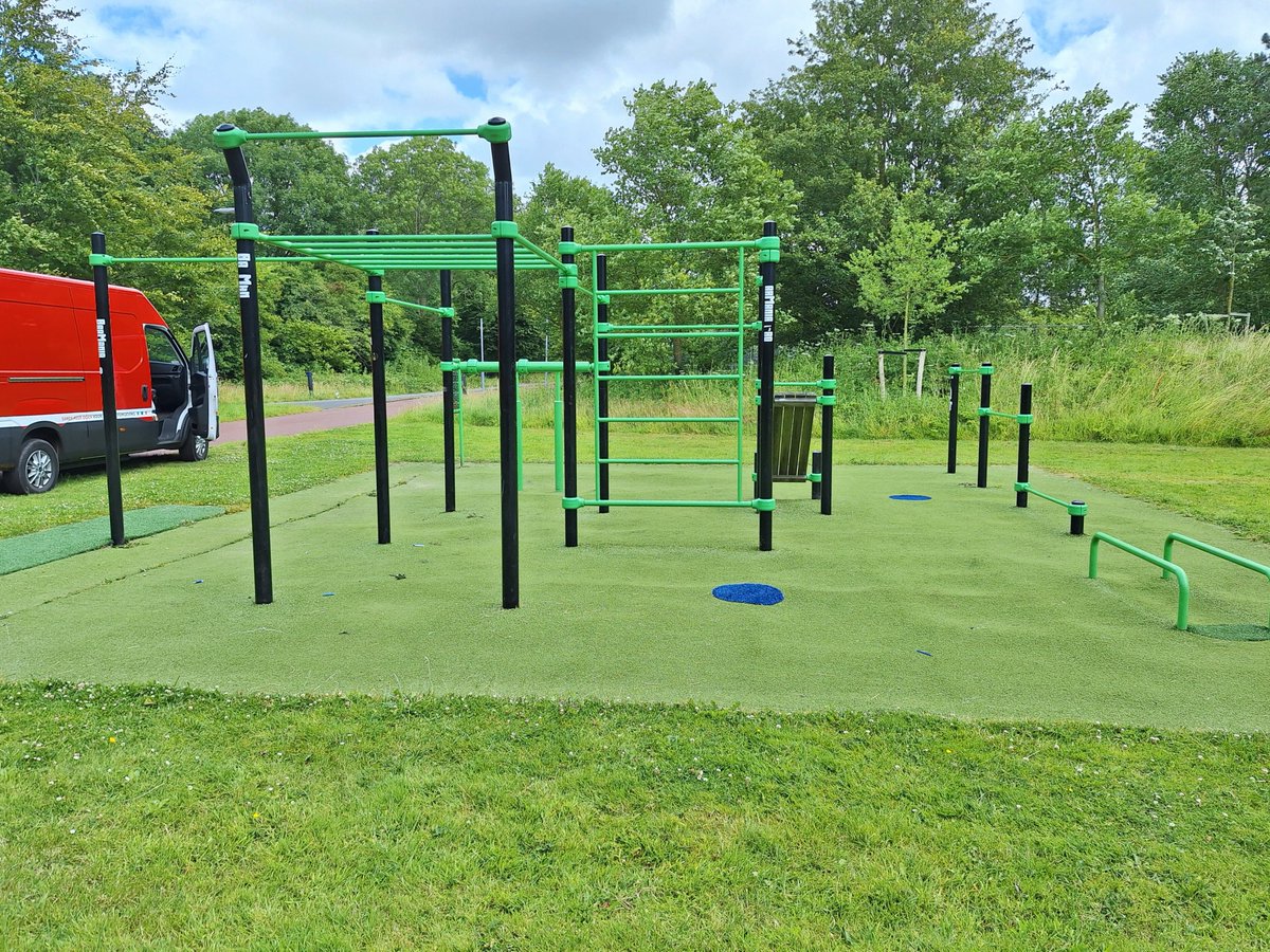 ⚠️Vervangen ondergrond toestellen Rekerhout

🚧Vanaf vrijdag 9 augustus gaan we de grond vervangen van Calisthenics Park Alkmaar. In de huidige grond zitten veel kuilen, daarom komt er een nieuwe vloer.

🤸We verwachten dat dit 2 weken duurt. Dan kan iedereen weer veilig sporten!