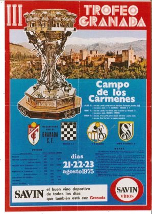 camimudarra's tweet photo. Los más jóvenes debéis saber que el “Trofeo Granada” instaurado por Candi fue uno de los más bonitos y prestigiosos en los años 70 y 80. Mirad qué preciosidad con el patio de los leones arriba. 📸 @JLuisRamosTorre https://t.co/59UUOPExJY