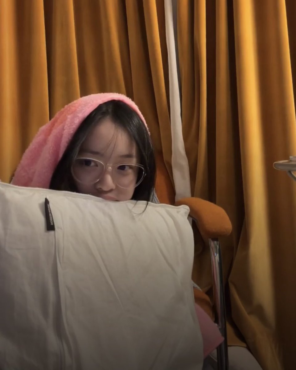 하니 좋은점
그냥 저는 저답게 살고잇는건데 밈들이 자꾸 생기는거여가지구 뭔지 잘 모르겟다고함