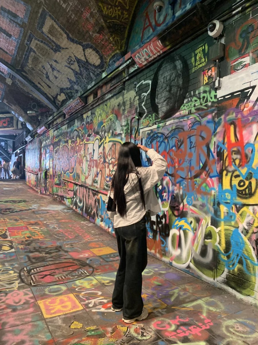 DBrunat's tweet photo. Leake Street, London, UK 🤍
Today I went to this secret spot in London, right next to the famous London Eye. It's called Leake Street or the Graffiti Tunnel https://t.co/9BW77j7UEn