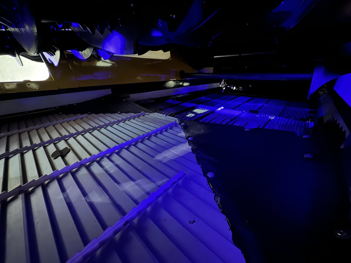 Great to crawl over the CR11 in Perth today. Can’t wait to see it (&amp; CR10) pushed hard in the pdk with some loss trays.
Next gen dynamic grain pan and cleaning shoe(s)👍
Interested to see how small tube but larger 24”rotors go as well as dynamic residue spread.
Bring on harvest!