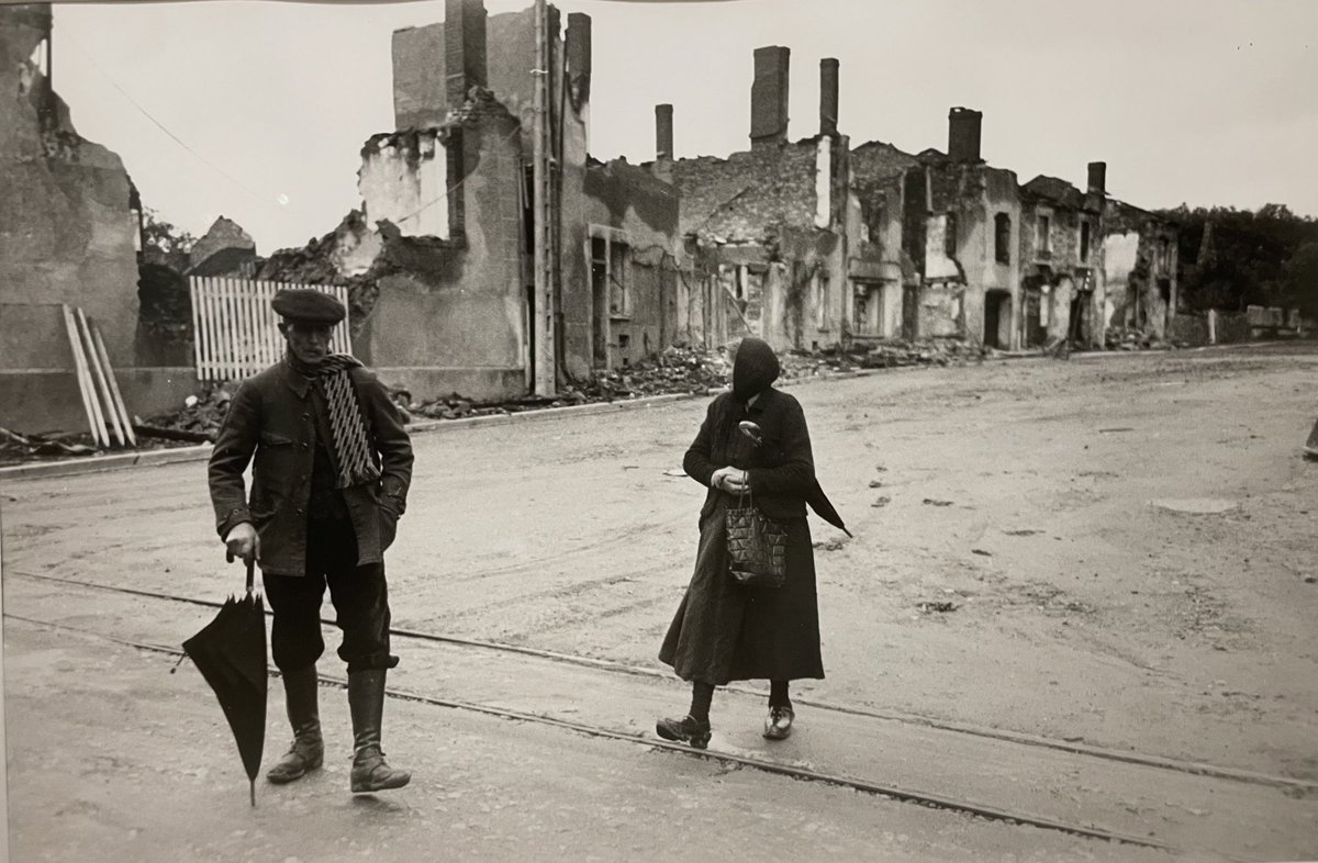 histgeoblog's tweet photo. #CartierBresson #postwar #france et #allemagne. #ruines #deplacements #camps #epuration https://t.co/2duR5ngRyQ