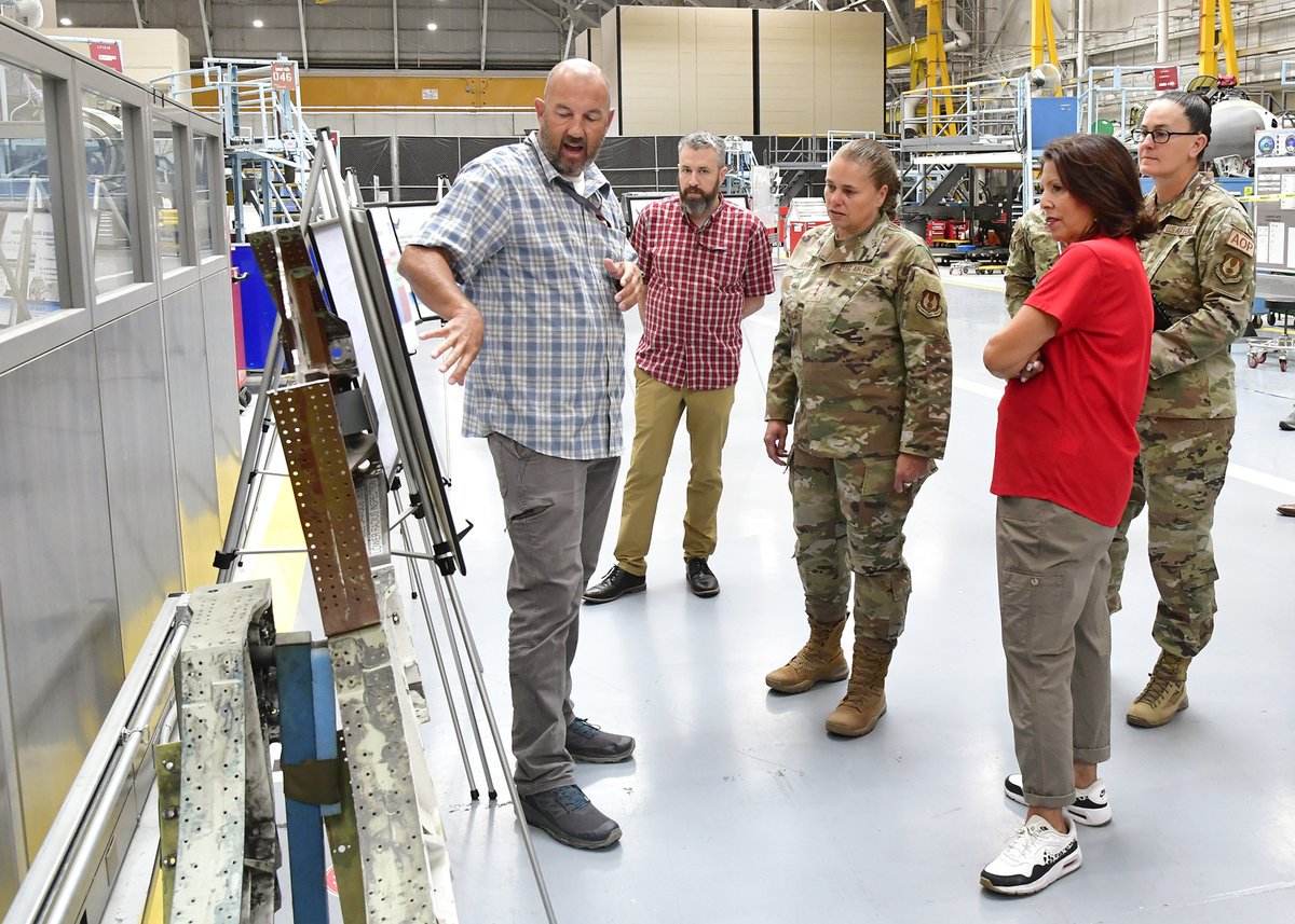 HQ_AFMC's tweet photo. 📸The #AFMC Deputy Commander visits Hill AFB! Lt. Gen. Hurry visited the 649th Munitions Squadron and other AFMC mission partners, including the Ogden Air Logistics Complex and the @usairforce Nuclear Weapons Center. #OneAFMC @HAFB #AFNWC https://t.co/1V8ku46SPP