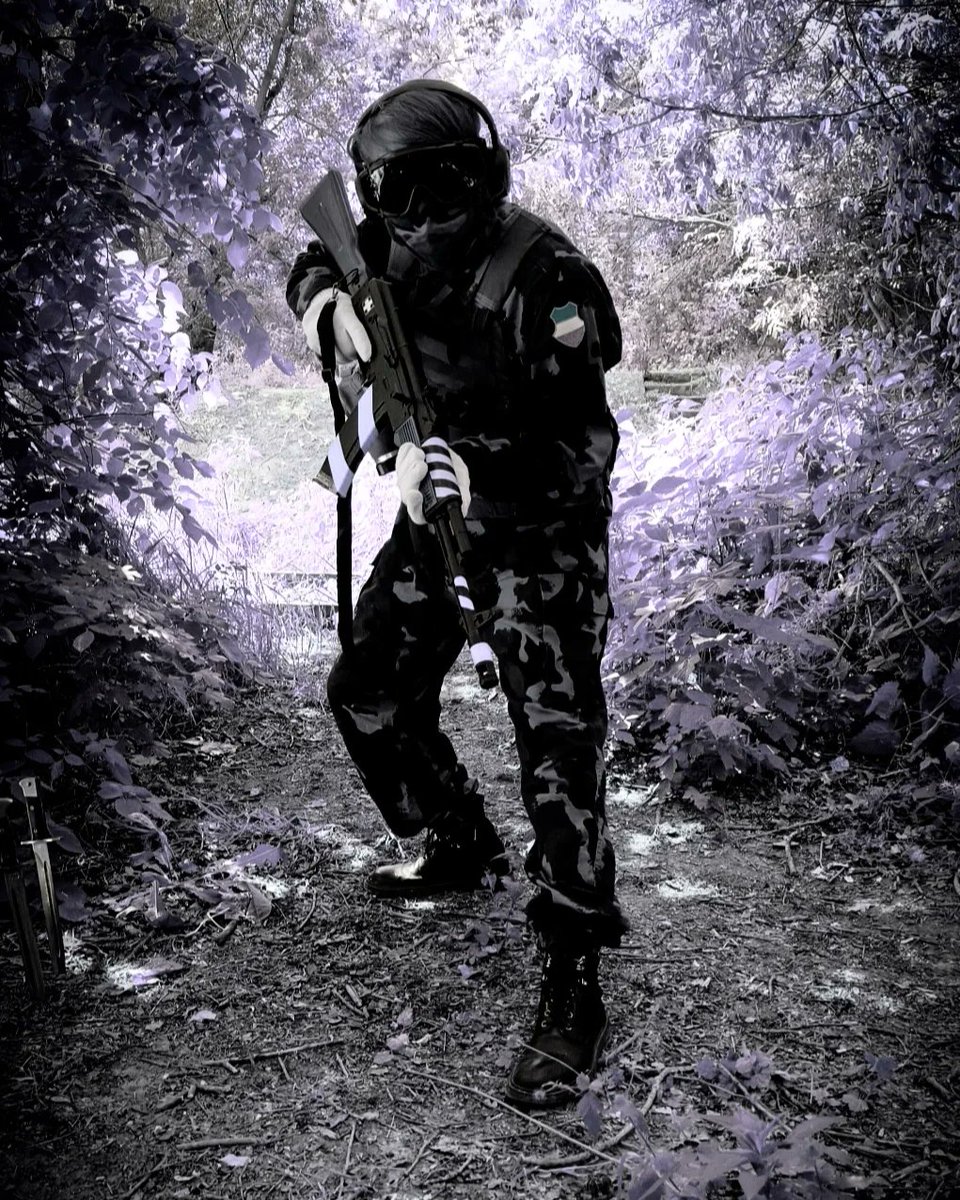 SillyGuyWithGun's tweet photo. #ak74 #airsoft #ak #army #kevlarvest #kevlar #rifle #gun #weapon #tactical #military #uniform #armyuniform #camoflauge #knife #bayonet #akbayonet https://t.co/uRUhaebJu1