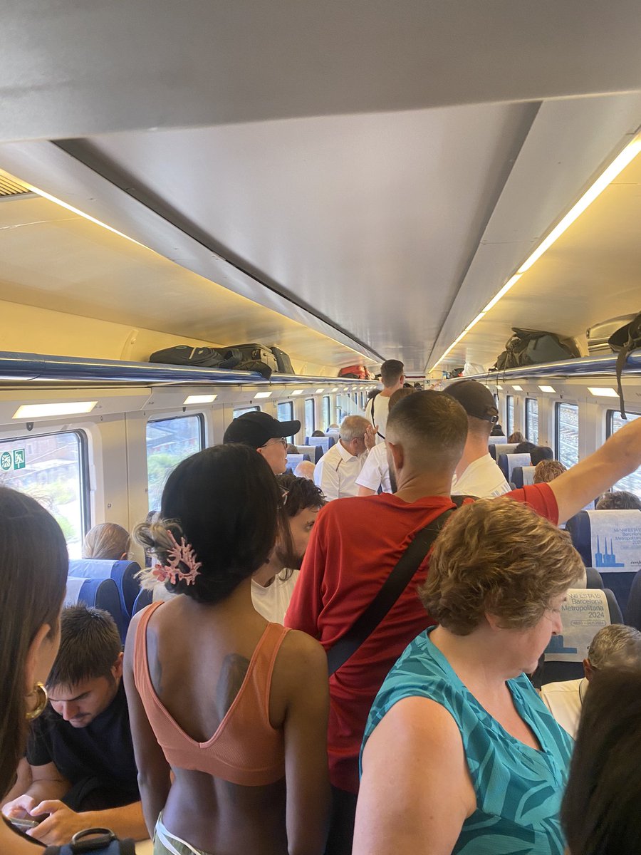 Laura12074915's tweet photo. WOW renfe👏🏻 #renfe https://t.co/oBZzngyH6U