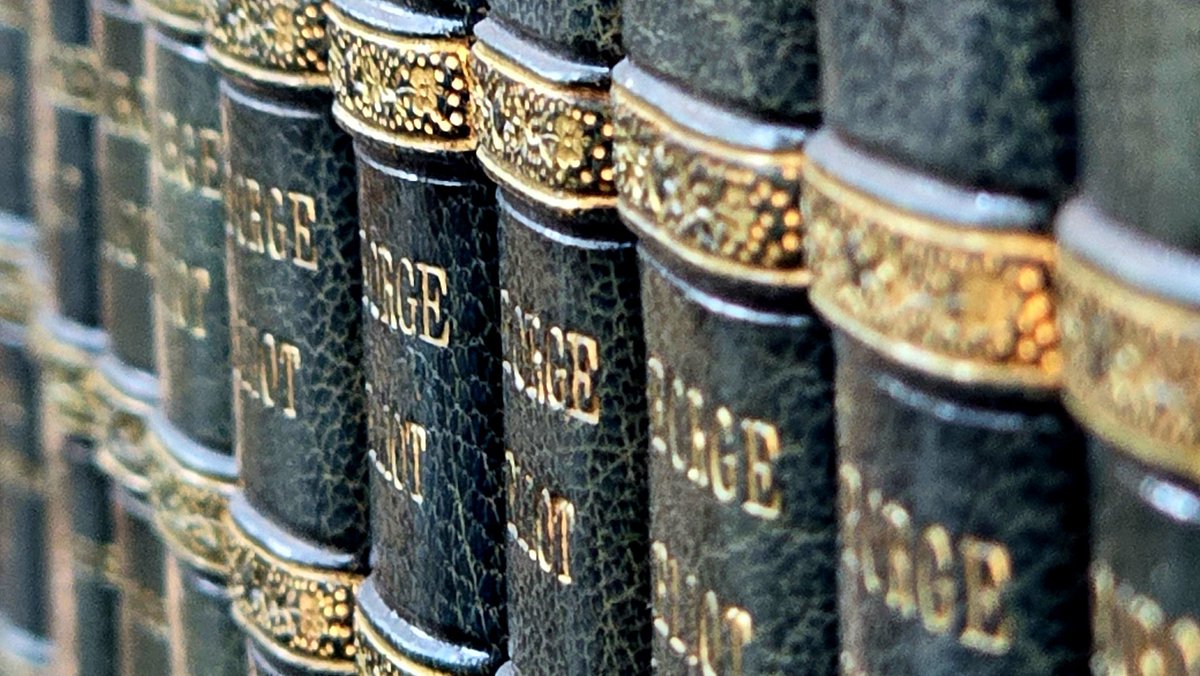 Petersfield Bookshop tweet media