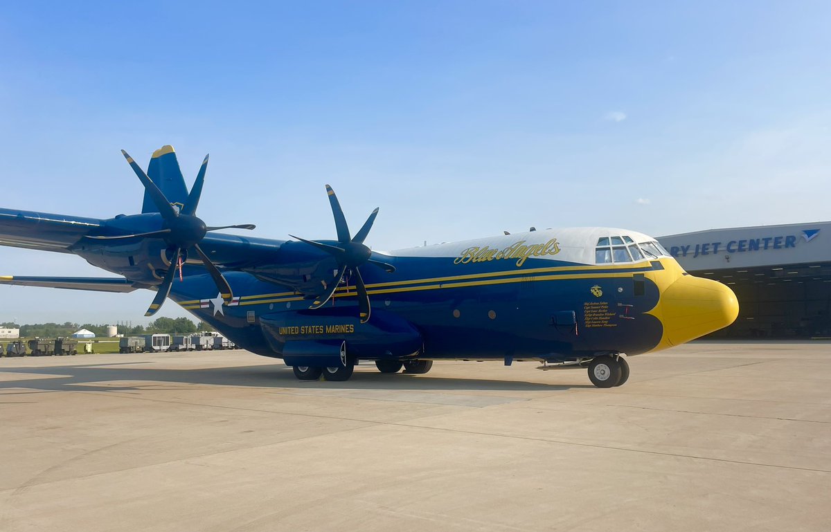 KrisHabermehl's tweet photo. Excitement is building for this weekend’s Chicago Air & Water Show! The Blue Angels will be making practice runs through the airshow box today, getting their sight lines & timing set. Follow the fun at https://t.co/vhbRxCcLib and #wbbm #AM780 https://t.co/1KH7eOUWyh