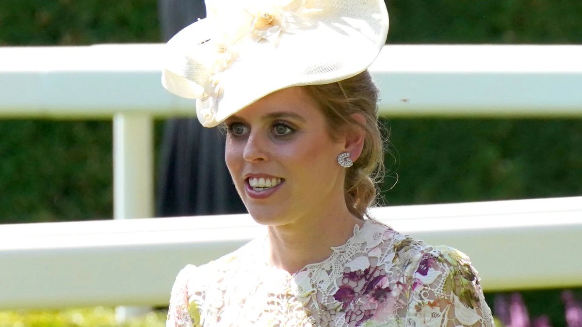 agedorgallery's tweet photo. π Today, it's the birthday of the #PrincessOfPerfection - as @Tatlermagazine called her!
#PrincessBeatrice turns 36! Wishing her prosperity, harmony, and peaceful skies above!
#BritishRoyalFamily #PrincessofYork #Royals https://t.co/ZuIs258h14