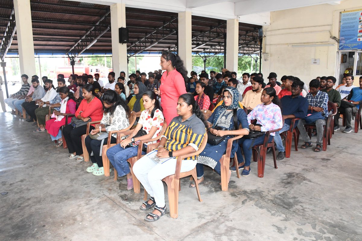 AndamanPolice's tweet photo. A 3-day First Aid Firefighting & Disaster Management training was held Fire & Emergency Services (HQ) from 06th to 08th Aug 2024. Smt. Monika Bhardwaj, IPS, DIGP (Fire) presided over the valedictory session as Chief Guest. She commended participants for their dedication and stressed upon the importance of such training for personal and community safety. She encouraged youth, especially females, to join the Fire Mitra scheme and share their knowledge. The program featured hands-on fire extinguisher demos. Certificates were awarded to 79 participants.

06 से 08 अगस्त 2024 तक अग्नि एवं आपातकालीन सेवा मुख्यालय में तीन दिवसीय प्राथमिक चिकित्सा, अग्निशमन एवं आपदा प्रबंधन प्रशिक्षण का आयोजन किया गया। समापन सत्र में मुख्य अतिथि के रूप में श्रीमती मोनिका भारद्वाज, भा. पु. से., पुलिस उप महानिरीक्षक (अग्निशमन) ने कार्यक्रम की अध्यक्षता की। उन्होंने प्रतिभागियों की समर्पण भावना की सराहना की और व्यक्तिगत एवं सामुदायिक सुरक्षा के लिए इस प्रकार के प्रशिक्षण की महत्वता पर बल दिया। उन्होंने युवाओं, विशेषकर महिलाओं को फायर मित्र योजना से जुड़ने और अपने ज्ञान को साझा करने के लिए प्रेरित किया। इस कार्यक्रम में अग्निशमन यंत्रों के व्यावहारिक प्रदर्शन भी शामिल थे। 79 प्रतिभागियों को प्रमाणपत्र प्रदान किए गए।