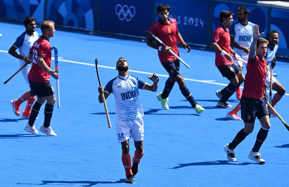 the_hindu's tweet photo. #Paris2024 | India beats Spain 2-1 in the hockey bronze medal match. 

📸: Ritu Raj Konwar https://t.co/EdAeacDGis