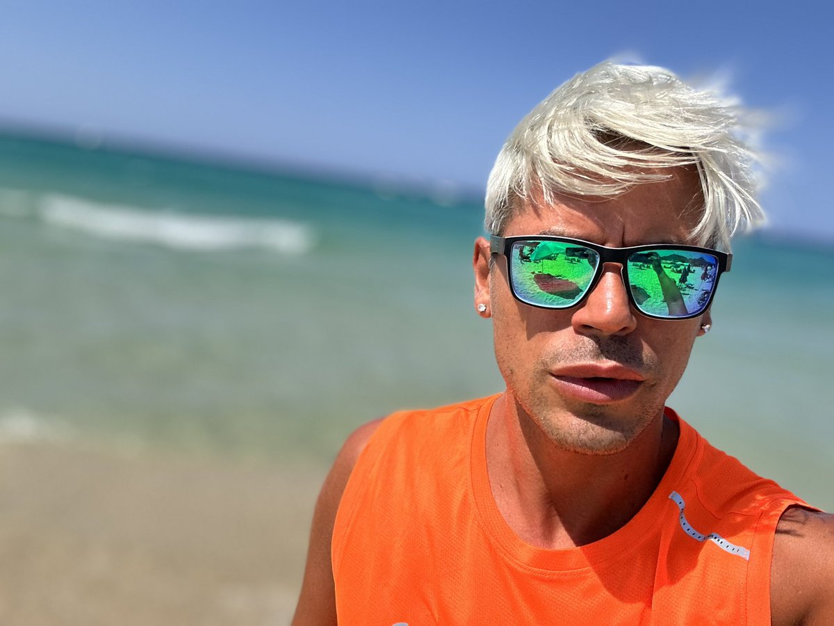 ChristianConLaH's tweet photo. still S U M M E R 🧡 https://t.co/Em9F66kUiQ