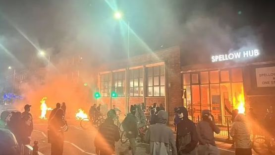 Liverpool Library Torched by Far-Right Rioters: A Community Rallies to Repair Spellow Hub
Details: circledseven.com/index.php/life…