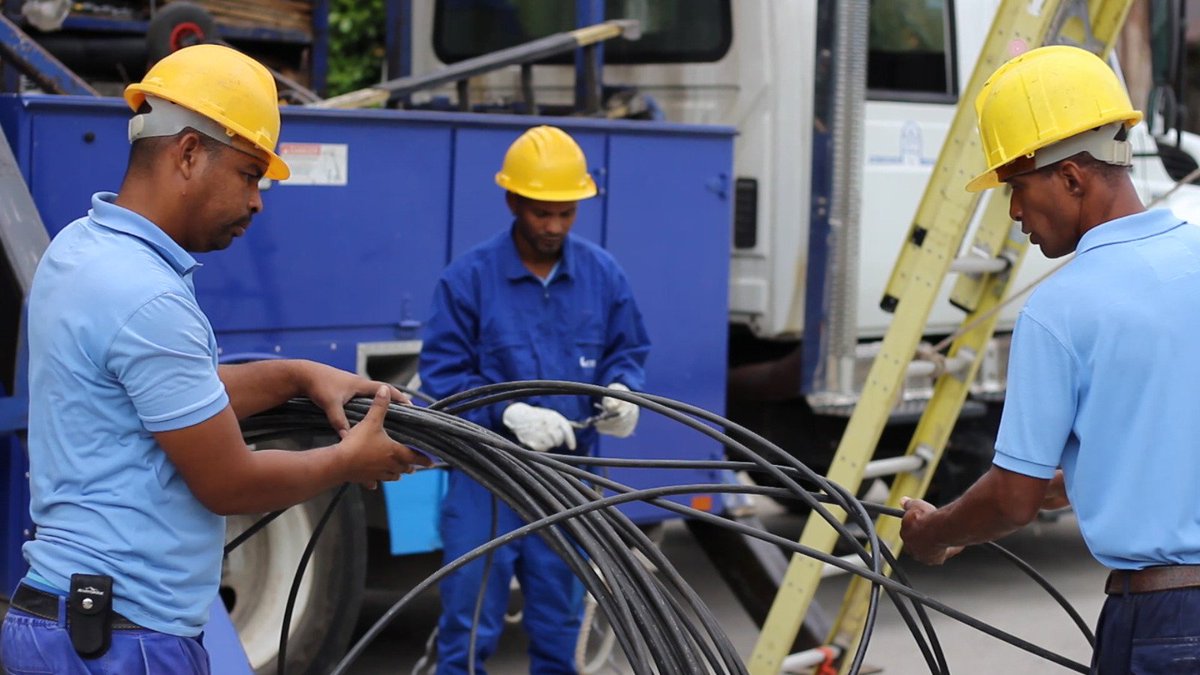 Cotidiano es el esfuerzo de nuestros reparadores 👷 por dar solución a los problemas y garantizar los servicios de telecomunicaciones a nuestro pueblo ☎️📶📡.
#30AñosContigo 💙