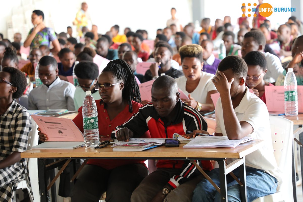 UNFPABurundi's tweet photo. Une équipe de l' @UNFPABurundi effectue une descente de supervision ds les centres de formation des agents recenseurs pr s’assurer que les différents outils de collecte liés au dénombrement sont bien maîtrisés et s’assurer que la méthodologie de collecte est de bonne qualité. https://t.co/RCfrSxx4FG