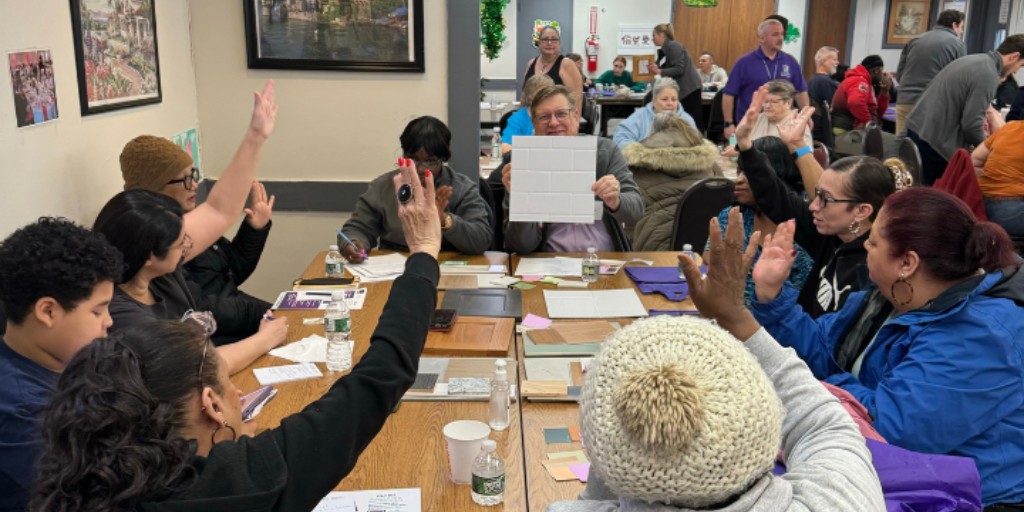 NYCHA's tweet photo. @NYCHA's #CompMod team is engaging residents through workshops, voting on design, new engagement offices, &amp; the Resident Ambassadors program at Wyckoff Gardens &amp; Gowanus Houses, keeping them informed about the renovations!

https://t.co/CvKjzTWsGe https://t.co/5UEeWsIcvW