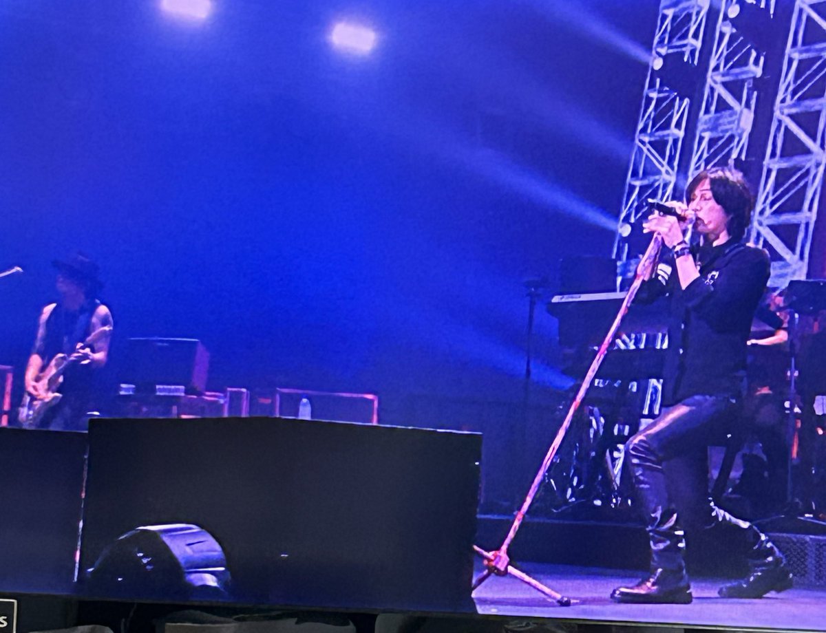 bz_1988__'s tweet photo. 目の前に光るのはenIII

引き続き見ていきやす

といいつつ、IIIは途中まで！

第一印象

稲葉さん、細い

では笑

 #enIII https://t.co/SxHQO0ThGf