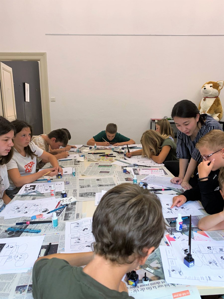 JaponStrasbourg's tweet photo. En images 📸 | La vice-consule AOKI a visité un atelier « dessin de #manga » proposé par le @CEEJAColmar pour les animations d’été de @VilleColmar. Nous espérons que de telles actions de sensibilisation au manga se multiplieront encore avec l’ouverture future du @museeMEMA. ✒️🗯 https://t.co/l8SrpQDOop