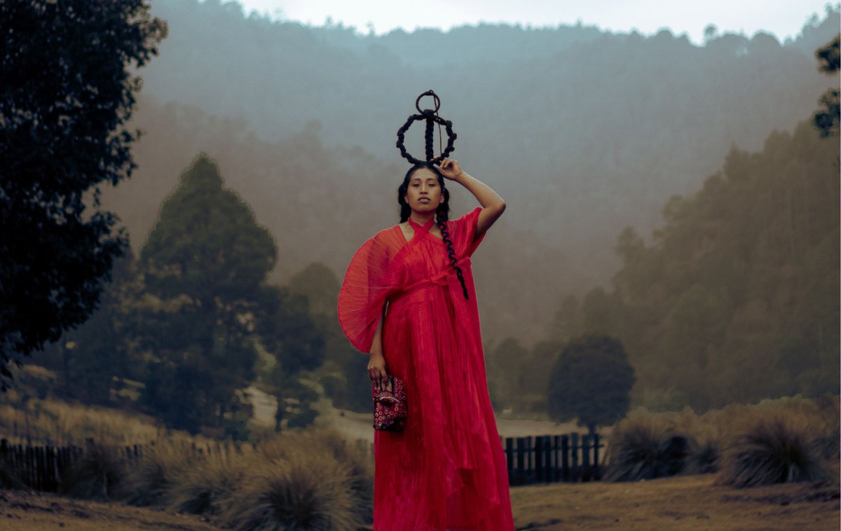 MeowMag's tweet image. #STORY: 🌬️KO&apos;TANTIK VAYIJEL🐍

El fotógrafo chiapaneco Evan Ortega presenta una historia profunda y poderosa sobre la transformación personal, en este #EditorialdeModa inspirado por la figura mística del Vayijel, de los Pueblos Originarios de México 👉 buff.ly/3ArKbNi 
✨