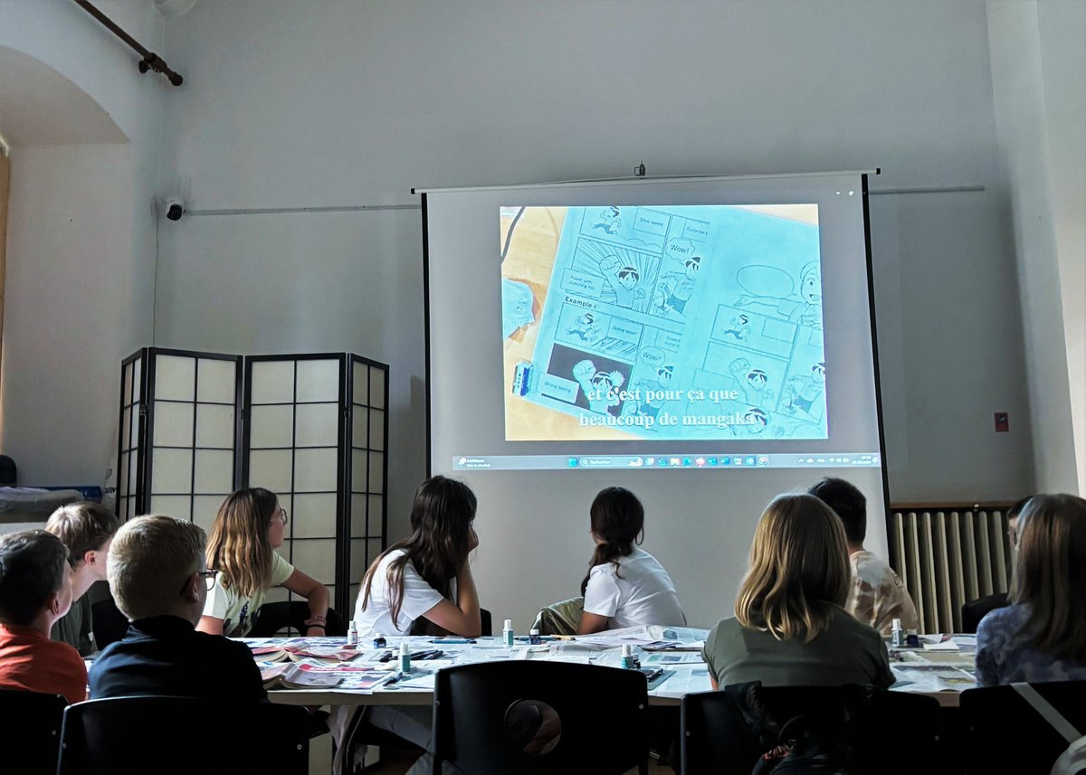 En images 📸 | La vice-consule AOKI a visité un atelier « dessin de #manga » proposé par le <a href="/CEEJAColmar/">Centre Européen d'Etudes Japonaises d'Alsace</a> pour les animations d’été de @VilleColmar. Nous espérons que de telles actions de sensibilisation au manga se multiplieront encore avec l’ouverture future du <a href="/museeMEMA/">MEMA</a>. ✒️🗯