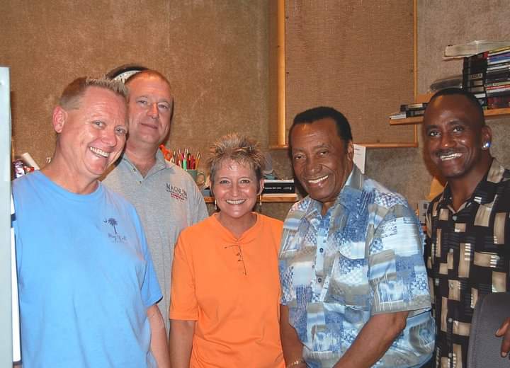 CassieJFox's tweet photo. #MauriceWilliams #Flashback 2009 Maurice, Freddie Mangum of The Zodiacs, Cassie,Johnny Roddy, Jeff Simon @ WRBK-FM in Chester,SC. Maurice stopped by to voice some drops 4 the station. #ArtistDrops #Memories #RIP #MauriceWilliams #Stay #LancasterSCNative #CazFoxMedia https://t.co/m2nPd0fOII