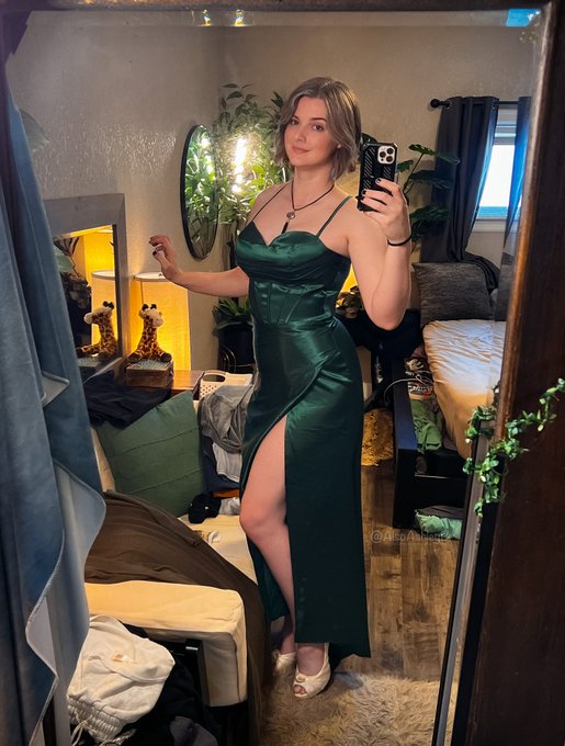 I ordered this dress about 3 months ago and it just landed… So please… help me come up with an excuse