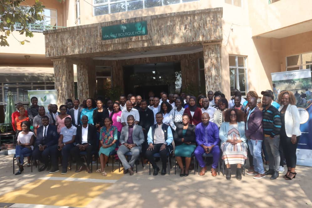 TNgona's tweet photo. AEJ Board chair Emmanuel Muwamba urges #scienceandenvironmentaljournalists in Malawi to not only hold the government accountable but also to promote #sustainableenvironmental management by taking responsibility for their actions
#2024AEJCongress
#Press4Planet
#BePartofThePlan https://t.co/IeyO9j03KB