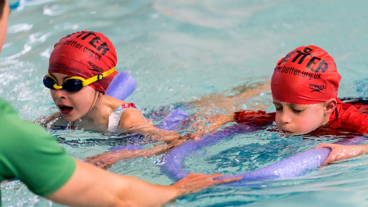 IslingtonLife's tweet photo. Pssttt! Did you know kids can get free swimming lessons this summer? That's right, FREE!
#DoSummer right with free lessons from @GLL_UK and @IslingtonBC
Make a splash this summer🏊🏽♀️ 😎
Visit our website for more details, link in comments⬇️ 🔗 https://t.co/xbp4CS0blM