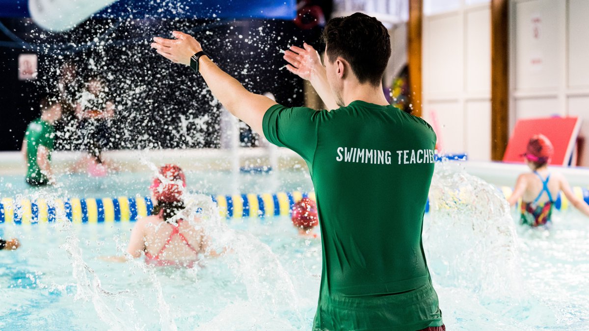 IslingtonLife's tweet photo. Pssttt! Did you know kids can get free swimming lessons this summer? That's right, FREE!
#DoSummer right with free lessons from @GLL_UK and @IslingtonBC
Make a splash this summer🏊🏽♀️ 😎
Visit our website for more details, link in comments⬇️ 🔗 https://t.co/xbp4CS0blM
