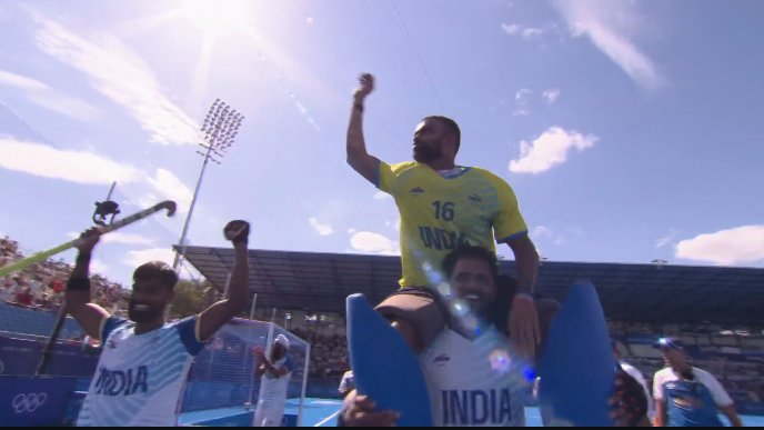 BheemendraP's tweet photo. Sreejesh, the Wall of Indian Hockey, retires with a Bronze Medal. 🥉🥹❤️
#Sreejesh #WallOfIndia #HockeyIndia #Bronze #Olympics2024Paris https://t.co/XUYdT87dpc