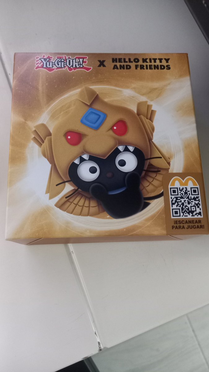 avs_the's tweet photo. @McDonaldsCol Pido el juguete de Pompompurin específicamente y me mandan esto. Solo lo pedí por el juguete. ¿Por qué no preguntan antes de mandar lo que no es? 🤮🤮🤮 https://t.co/amfHHo6h4l