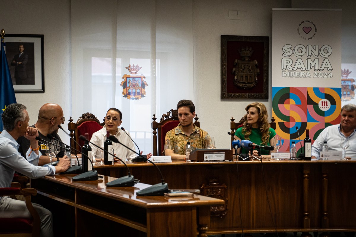 RutaVinoRibera's tweet photo. Luz Casal nos ha acompañado en la rueda de prensa de presentación de @sonoramaribera
¡Esta noche ofrecerá un concierto en el recinto!
¡No os lo perdáis!
#LaRiberadeTodos #Riberate https://t.co/qRQeTZSvaq