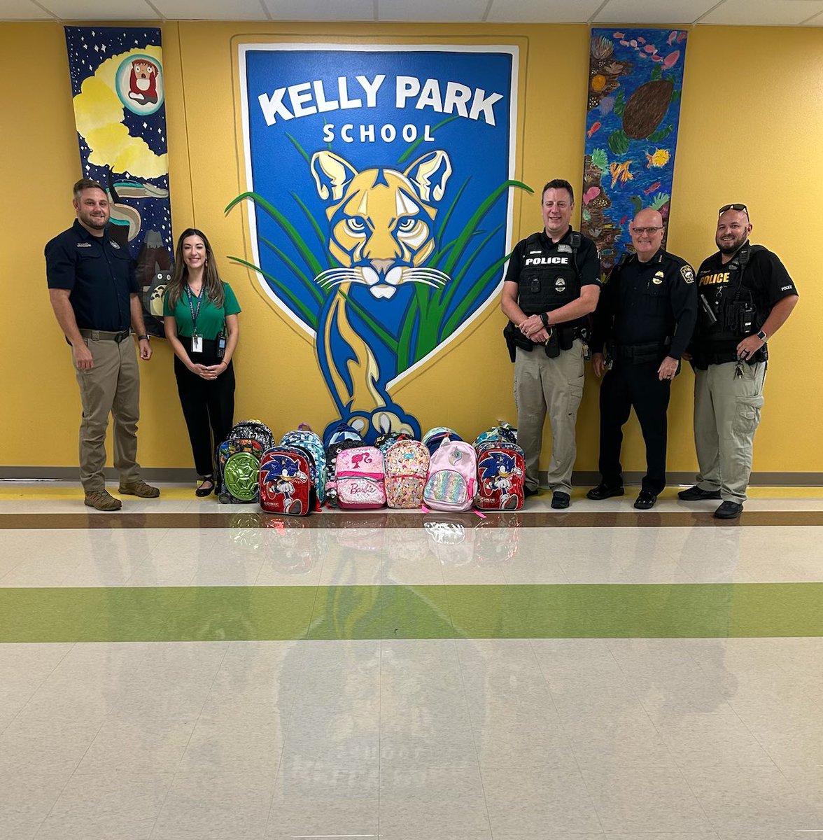 Thank you to the Apopka Police Department for your donation of backpacks to our Kelly Park Panthers! We are so grateful for your generosity! 
🎒 💙💛