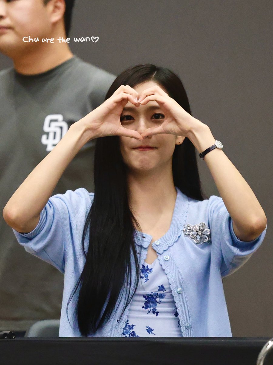 chuarethewan's tweet photo. 240808 JISOO 

✨Are you working on your solo this year?
🐰Yes! 
✨Spoiler?
🐰Hmm….🤭

#BLACKPINK #JISOO #블랙핑크 #지수 @officialBLISSOO https://t.co/HaqF01NzbM
