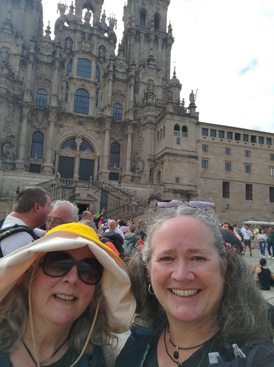 We made it to Santiago de Compostella! I tried so hard not to cry but tbh there was sobbing 😭 #camino