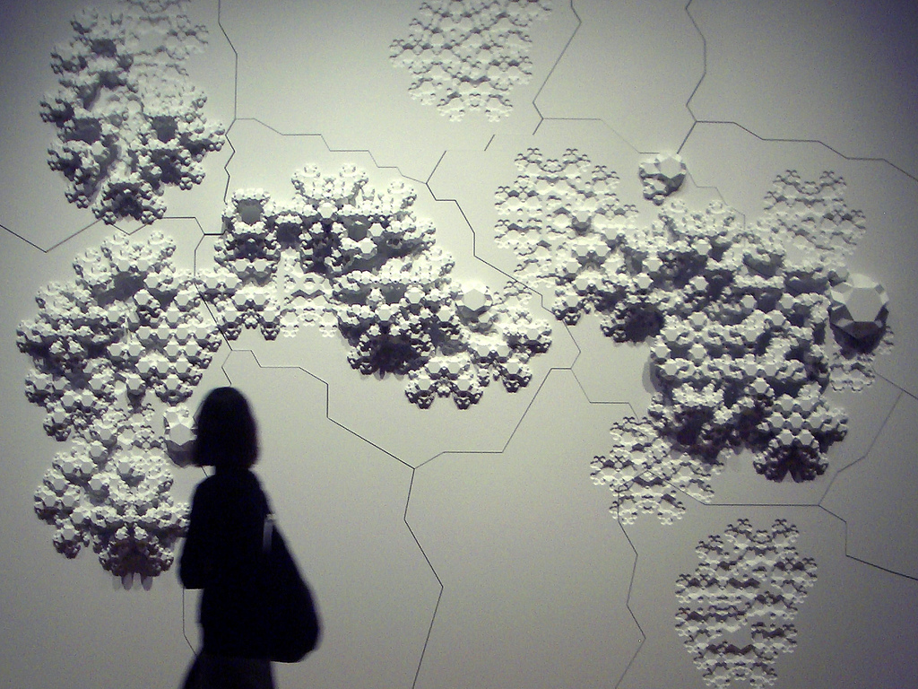 trameparis's tweet photo. @ArandaLasch 6/ In Rules of Six, @arandalasch used code to explore a similar bottom-up growth of modular components, loosely mimicking the way crystalline molecular structures compound themselves at predictable angles into infinitely unique geometrical arrangements.
 
#rulesofsix https://t.co/WkjsPZ7jZP