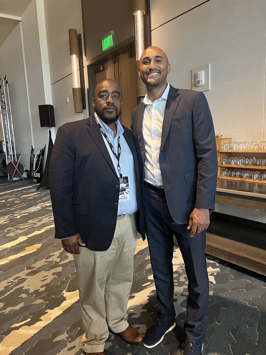 ShomariFigures's tweet photo. Thank you, Electric Cities of Alabama, for the opportunity to discuss boosting infrastructure across our state. Let's keep pushing Alabama forward in technology, sustainability, and community development. #CommunityPower #ALD2 #Innovation #FiguresForCongress #FutureOfAlabama https://t.co/d6kV64izLC