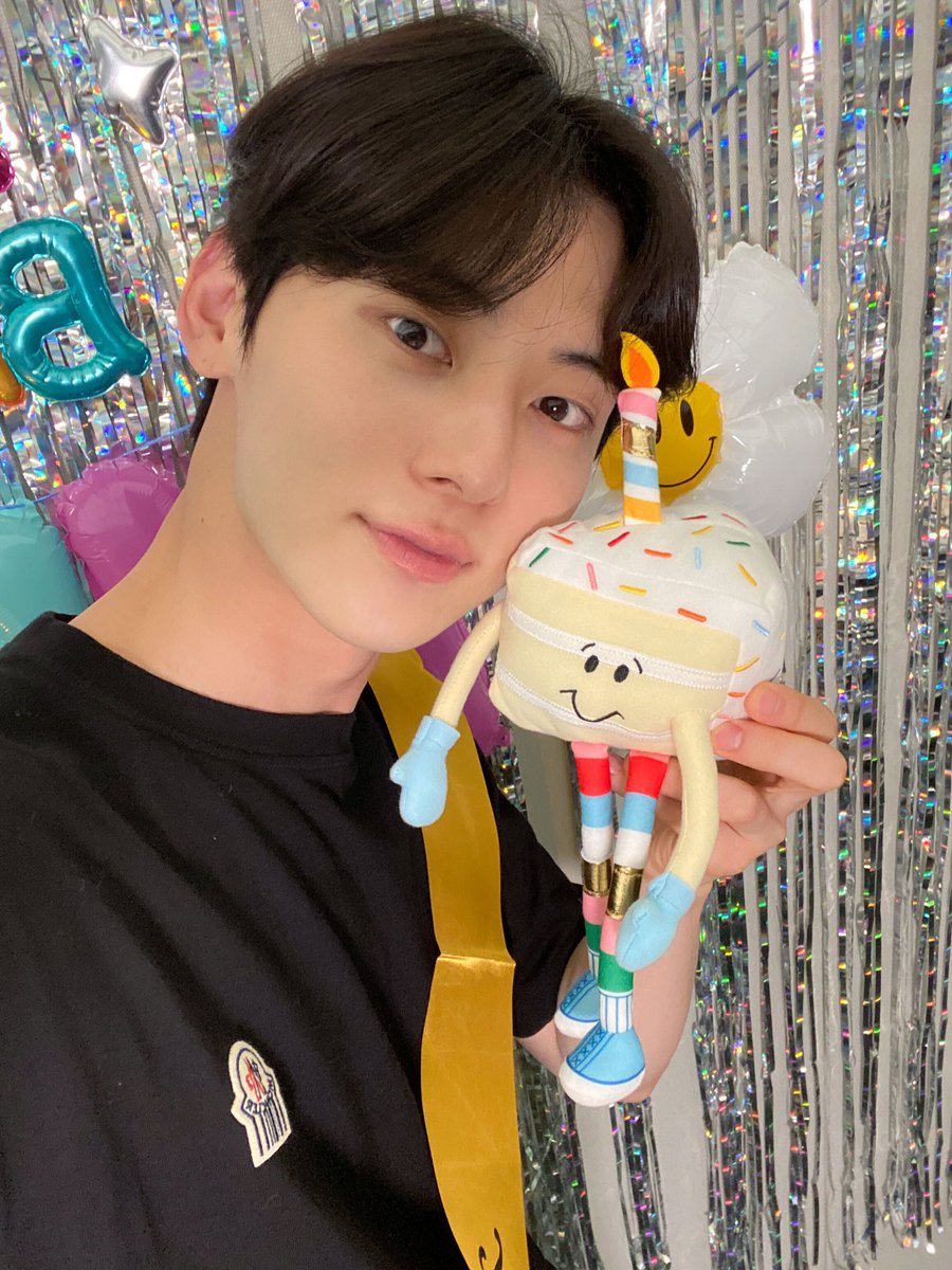 황민현 갤러리 tweet media