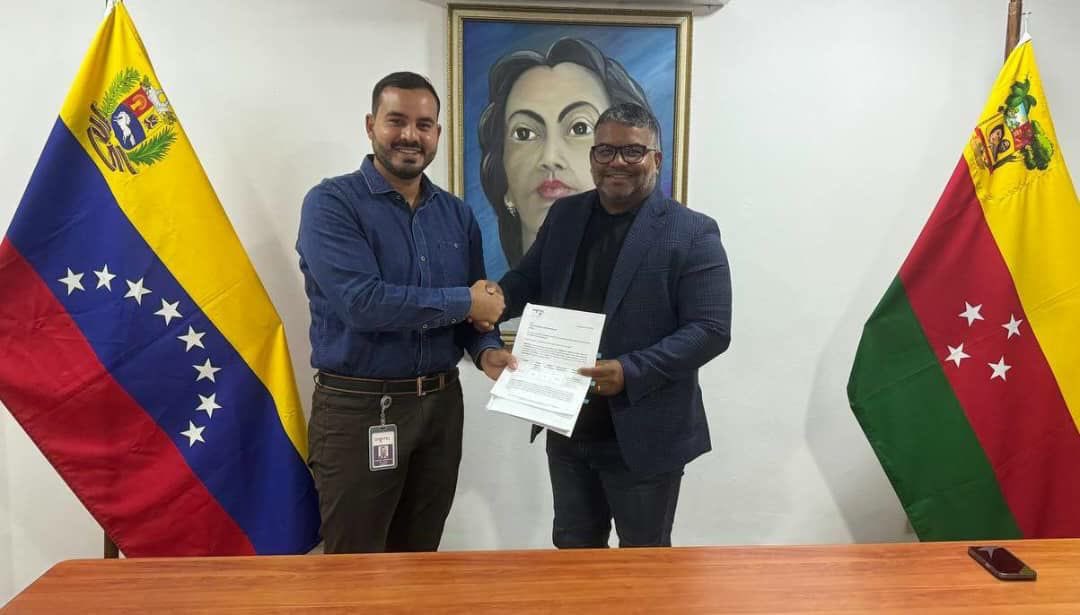 Construirán radio base para mejorar servicio de telefonía móvil en Eulalia Buroz. Esta radio base,la cual es la número 43 que se instala de las 143 que se tiene proyectado construir en la entidad,se atenderán más de 50.000 usuarios con la tecnología LTE 4G+ #PuebloSonrienteYEnPaz