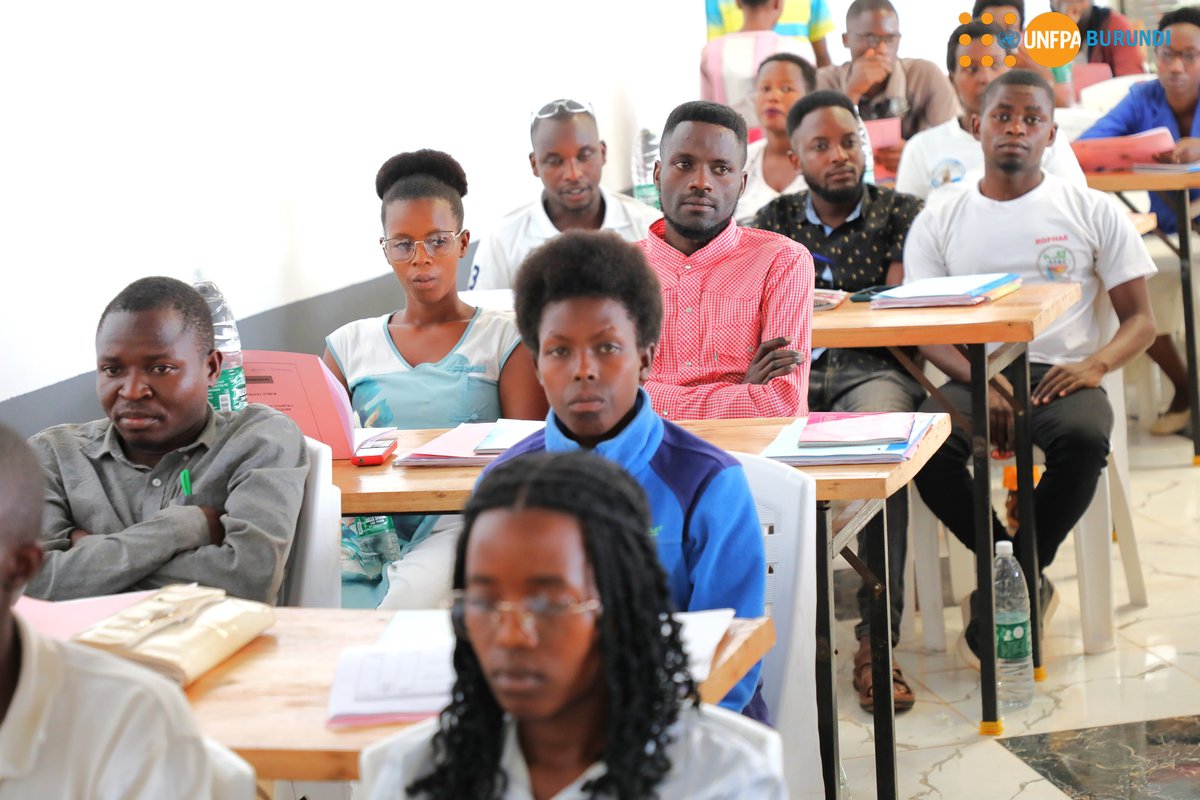 UNFPABurundi's tweet photo. Des orientations sont données aux agents recenseurs en vue de renforcer leurs capacités sur les approches à adopter durant le dénombrement principal. Ces sessions de supervision sont prévues à Rumonge,Nyanza-Lac,Gitega,Karusi,Kirundo,Ngozi,Kayanza,Ruyigi,Cankuzo,Rutana &amp;Makamba. https://t.co/GVaZGtBk2r