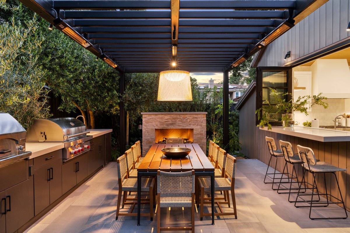 With the evolution of the outdoor landscape, outdoor kitchens are a dream opportunity for designers to nurture their talents. Explore the benefits and support we offer to Designers. danver.com/designers/
Designer: Kriste Michelini
Photography: Kuoh Photography Interiors