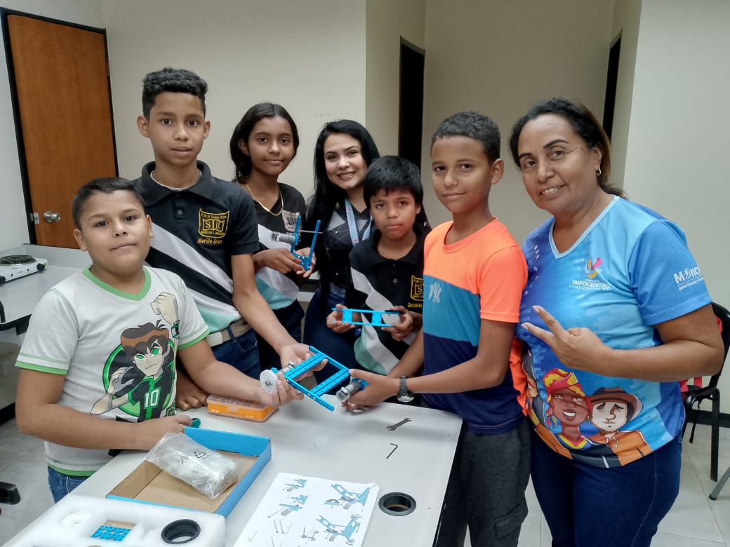 Infocentro Francisco de Miranda, se enorgullece en anunciar la exitosa culminación del taller de robótica educativa. Durante días, niños y niñas han puesto a prueba su ingenio y creatividad,aprendiendo a construir sus propios robots y programarlos utilizando el lenguaje Scratch.